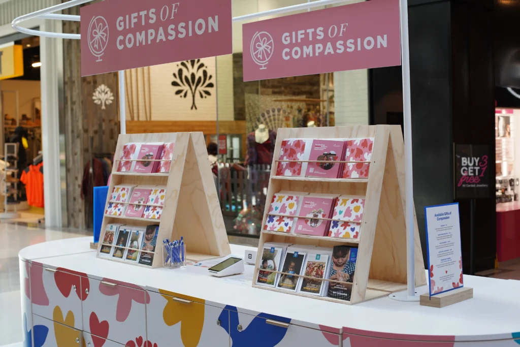 card stands in shopping centre pop up -dexus collins st market stand in black - plan for christmas in retail