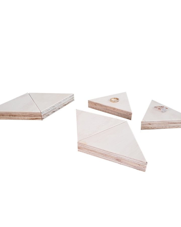 market stall co triangle display blocks with rings