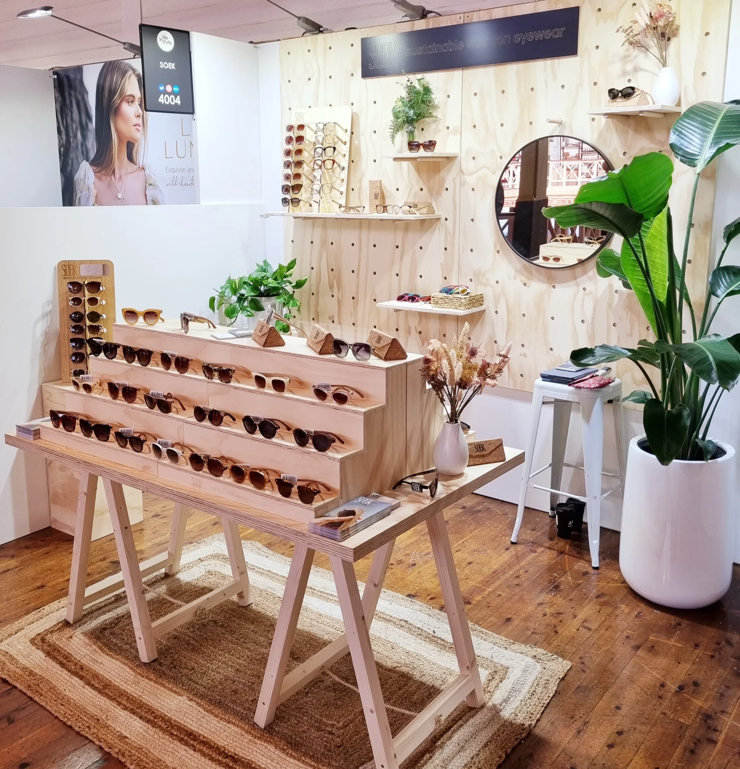 tradeshow trend - soek at life instyle 2022 using pegboard wall, trestle table and tabletop displays